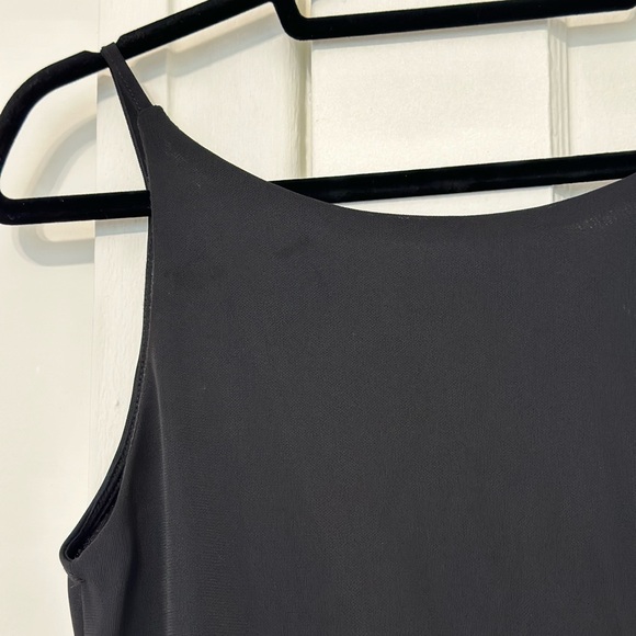 Backless black dress - Picture 3 of 3